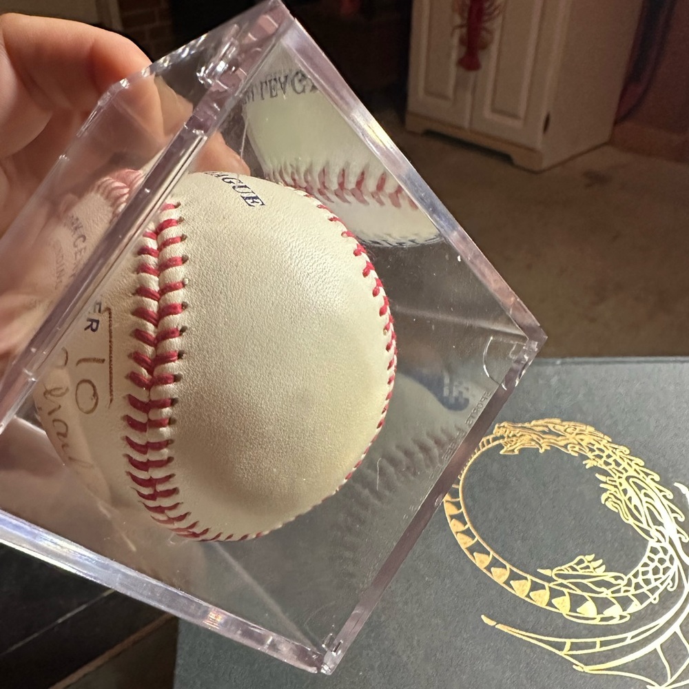 Signed baseball - Picture 3 of 7